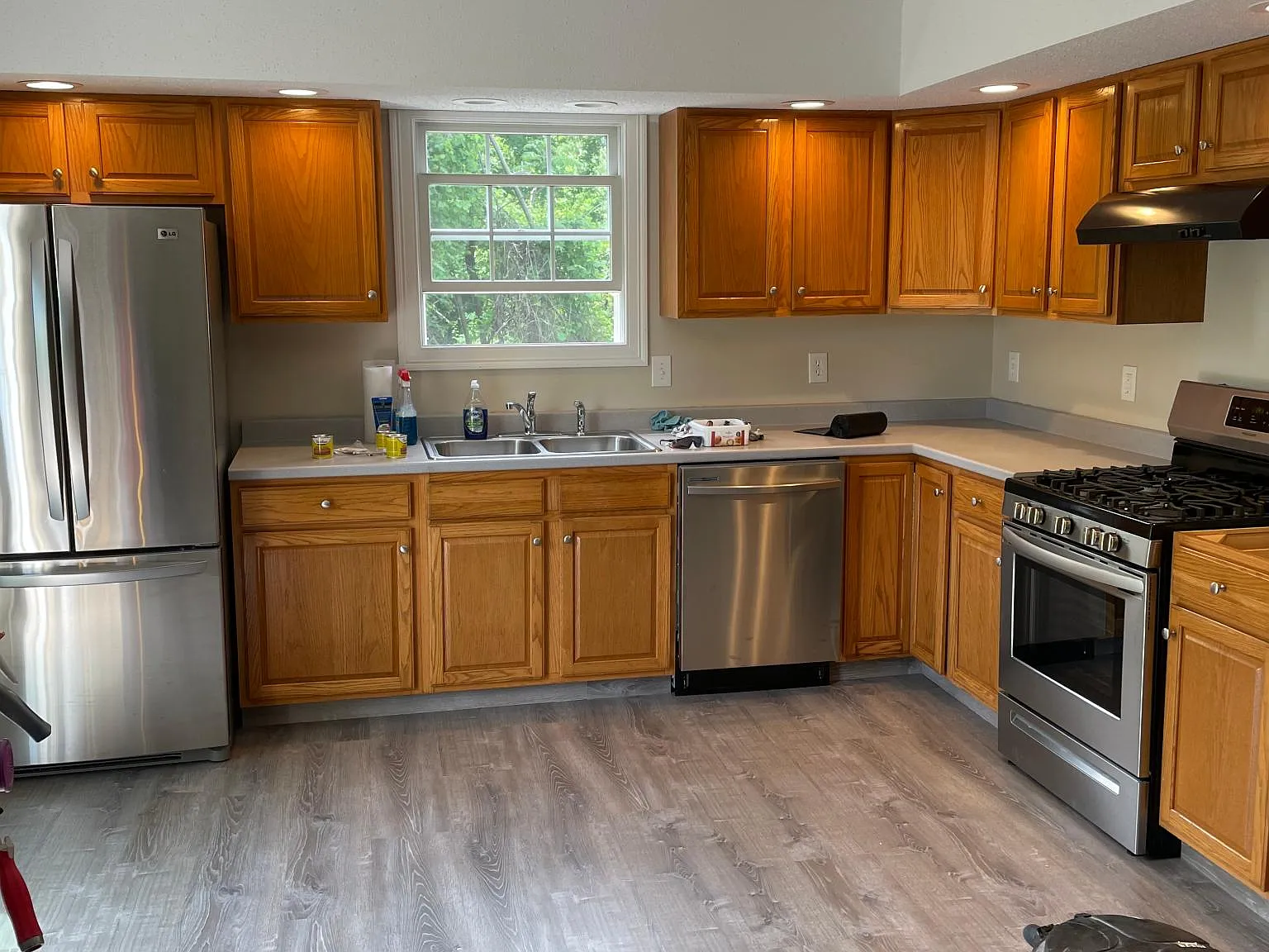 3 bed, 1.5 bath, 1400 sqft, $2,190 — Photo 3