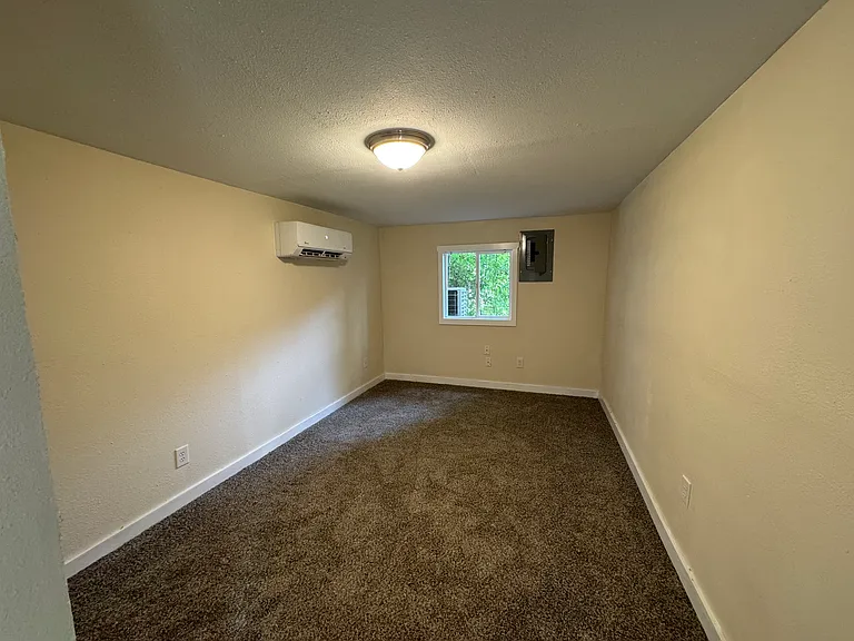 555 W Poplar St #1/2 — Photo 7