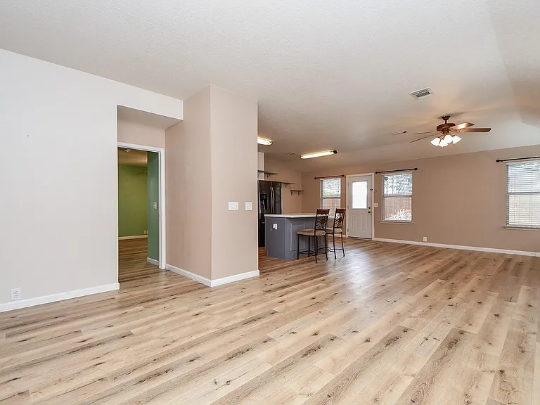 4818 King Hallow Ln — Photo 16