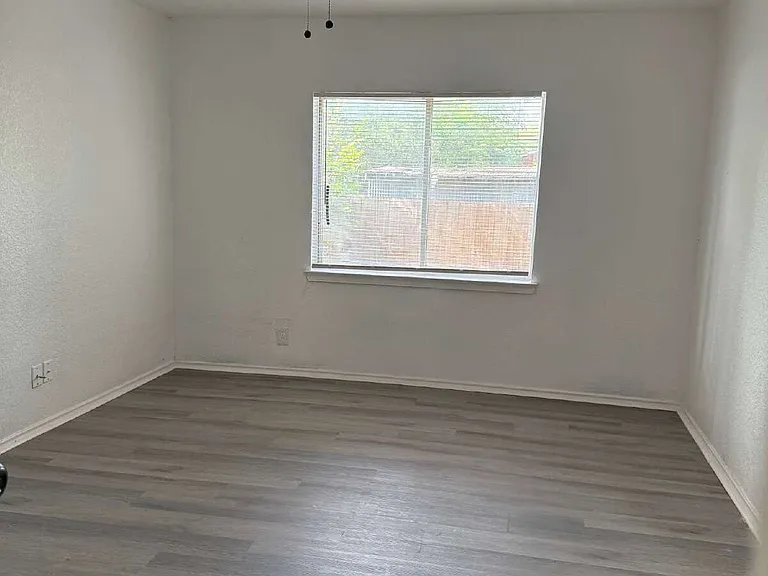 136 Persyn St — Photo 10