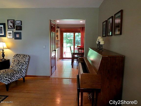 5th image of 849 Paradise Lake Dr SE