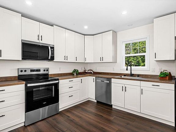 3rd image of 12 Davis Dr