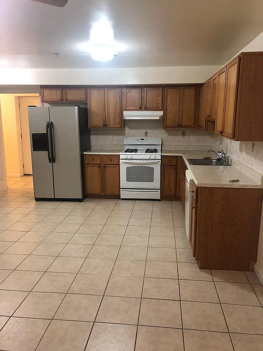 2 bed, 800 sqft, $2,049 — Photo 1