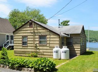 717 E Shore Rd, Hewitt, NJ 07421