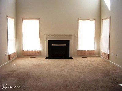 Family room w/ gas fireplace