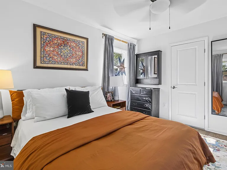 1015 Woods Pl — Photo 20