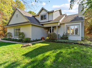 4971 N Tipsico Lake Rd, Hartland, MI 48353