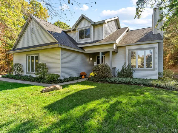 4971 N Tipsico Lake Rd, Hartland, MI 48353