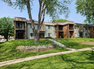 4765 Woodland Ave UNIT 4, West Des Moines, IA 50266
