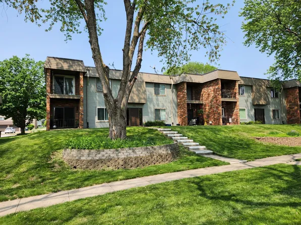 4765 Woodland Ave Unit 4, West Des Moines, IA 50266