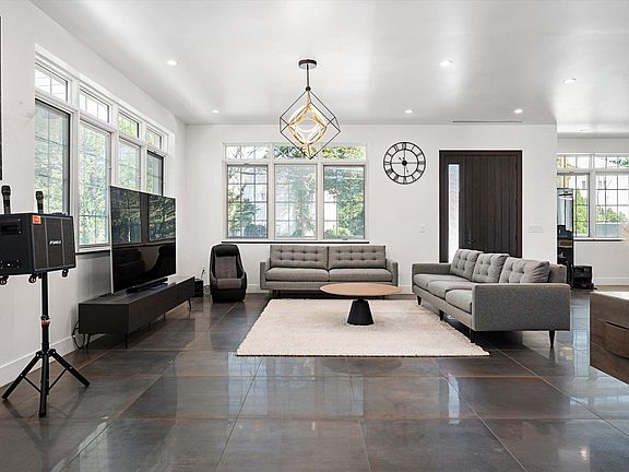 3rd image of 38-21 Regatta Place