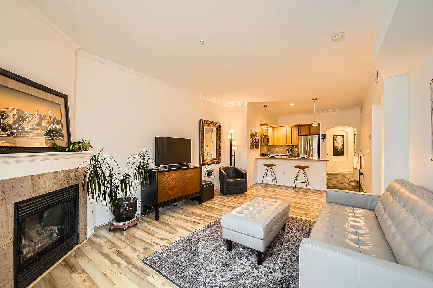 2 bed, 1074 sqft, $2,400 — Photo 1