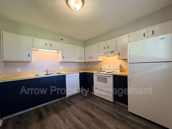 3rd image of 729 H St APT 2