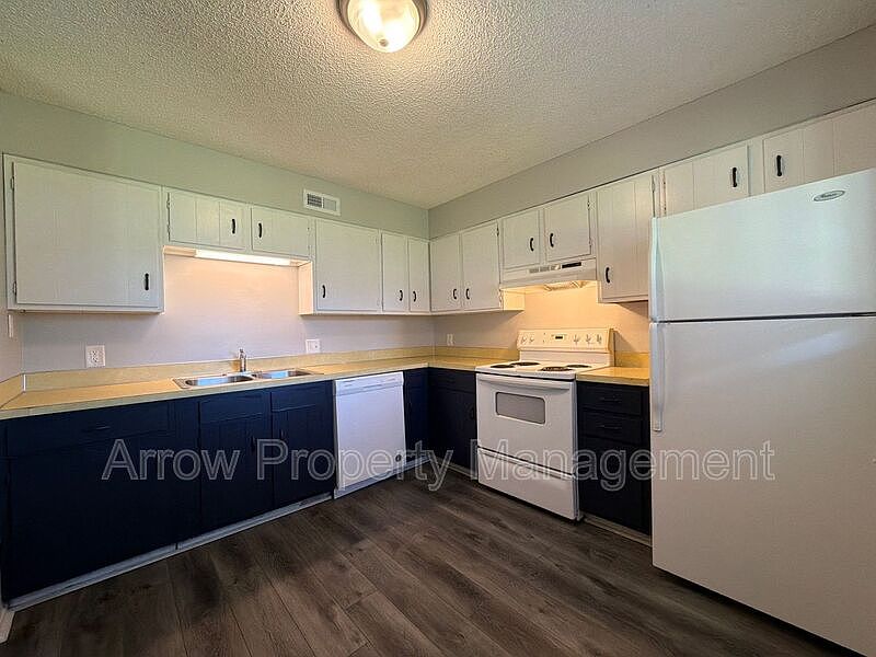 1st image of 729 H St APT 2