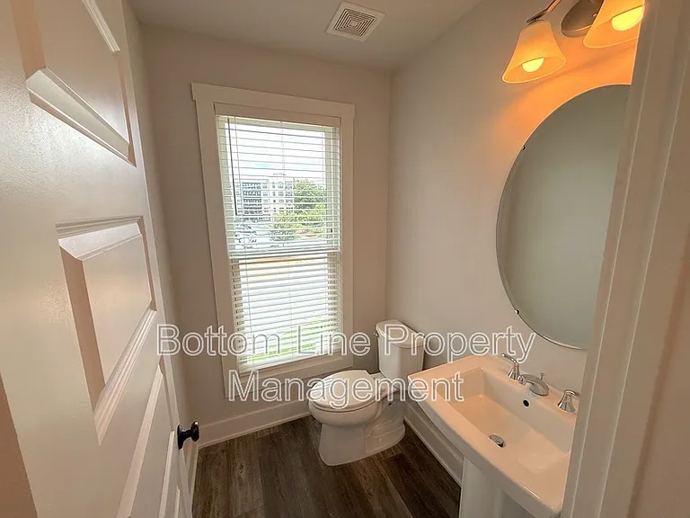 607 W Tremont Ave — Photo 11