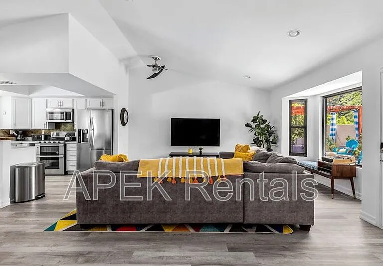 2184 E Powell Rd — Photo 36