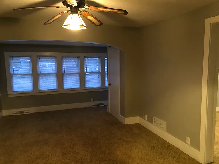 1332 E Donald St — Photo 18