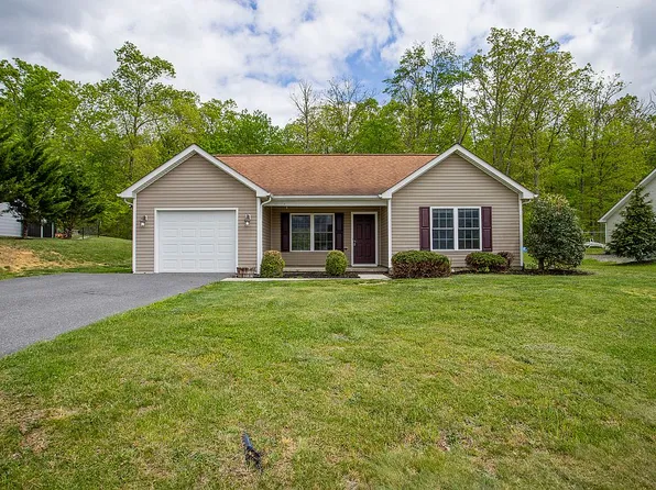 73 Cedarcrest Dr, Waynesboro, VA 22980