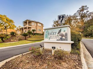 3033 Pelican Ln, Pensacola, FL 32514