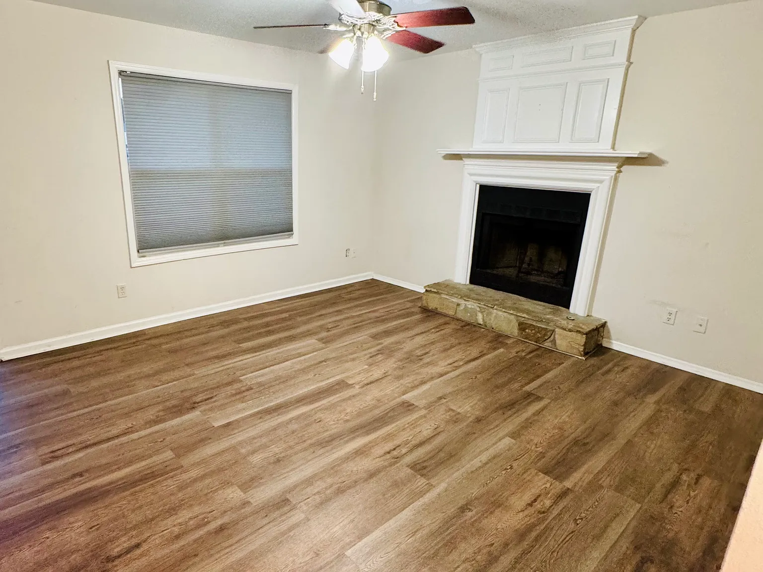 2 bed, 2.5 bath, 1380 sqft, $1,655 — Photo 3