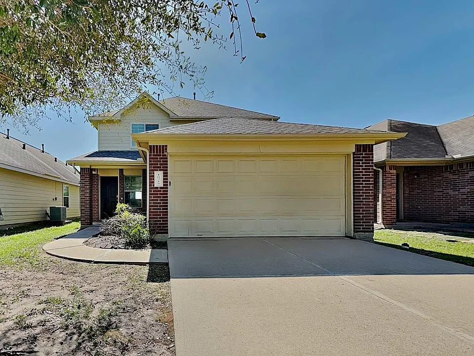 18715 Dennington Dr