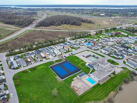 3rd image of 3033 Townline Rd #92