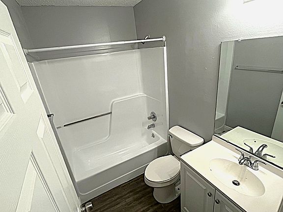 4th image of 715 Oakdale Ave APT 39