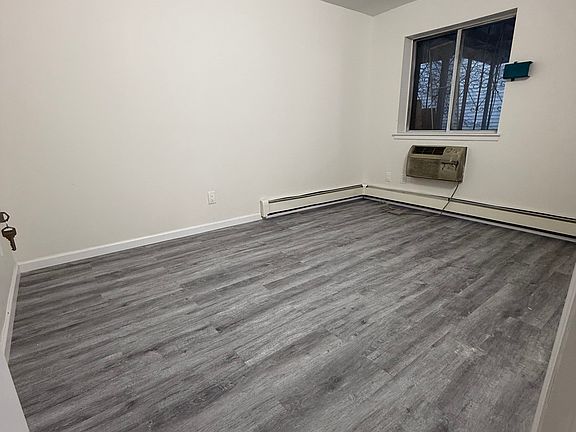 5th image of 2132 Aqueduct Ave E Floor 1