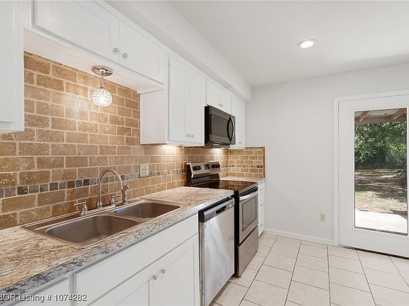4th image of 4003 Pond St
