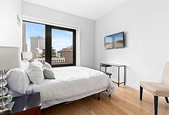 5th image of 75 Wall St APT 33C