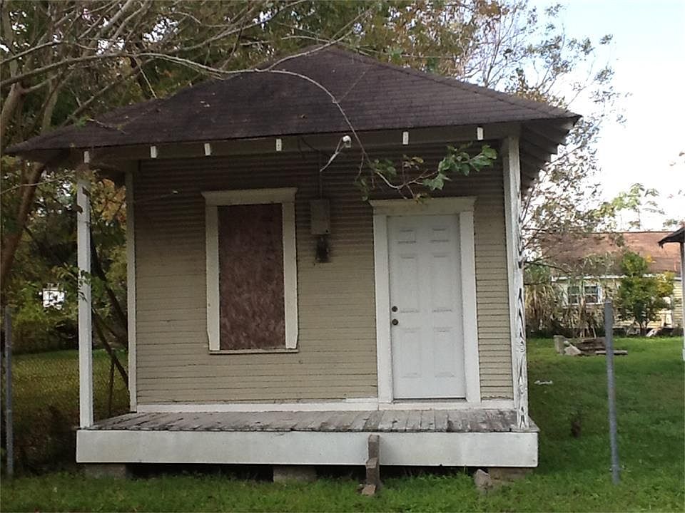 1st image of 1411/1413 Bayou St