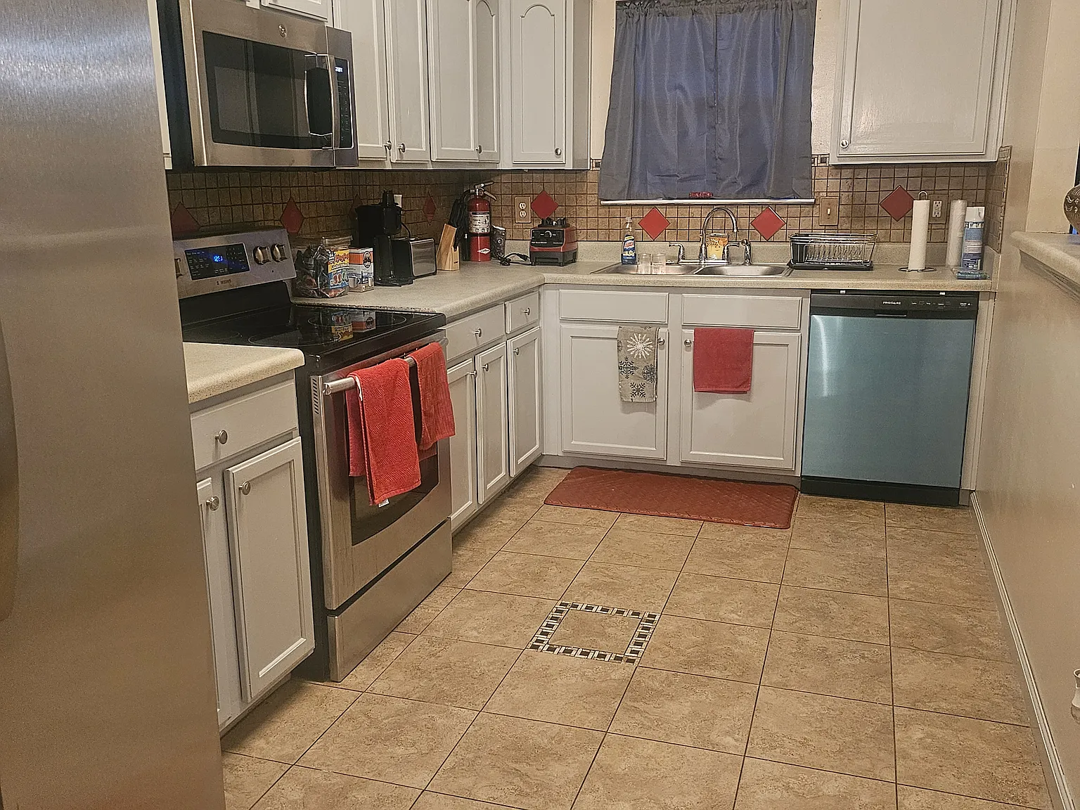 5 bed, 3.0 bath, 1750 sqft, $2,600 — Photo 2