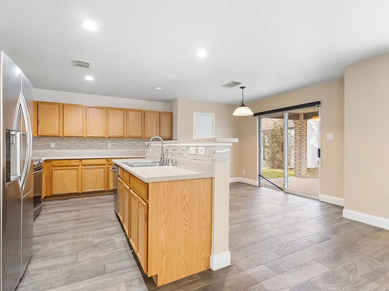 140 Springtree Pkwy — Photo 8