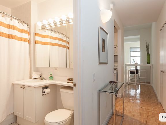 4th image of 88 Greenwich St APT 510