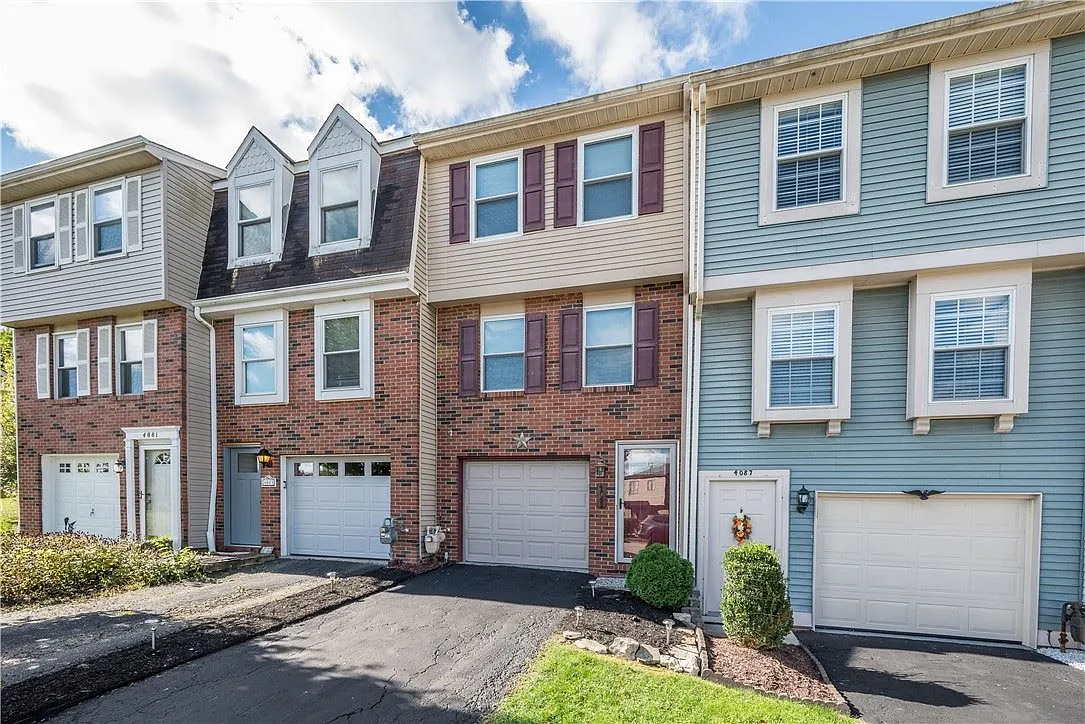4085 Hill St photo 1
