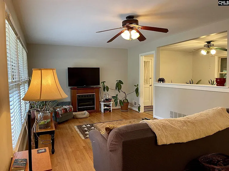 1522 Bradley Dr — Photo 4