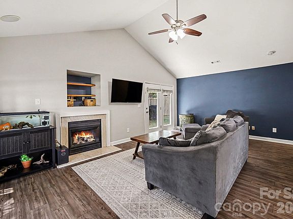 2nd image of 132 Brookhollow Dr