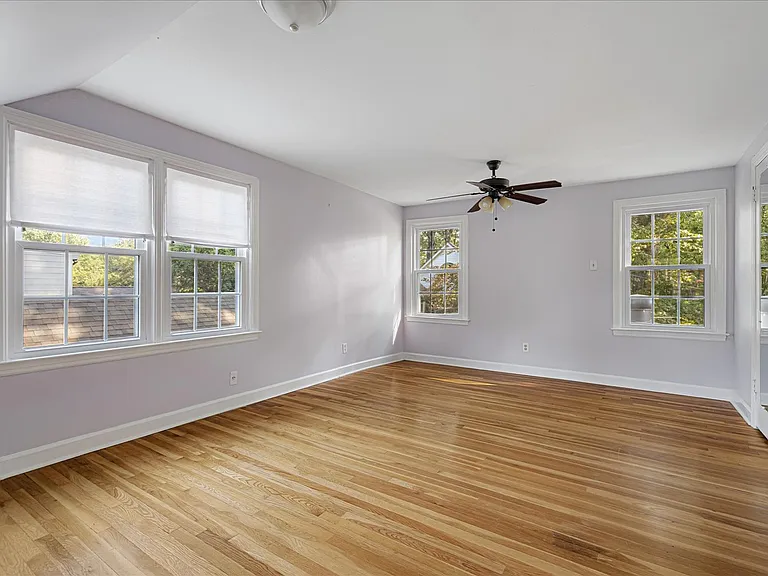 4525 Sequoia Rd — Photo 32