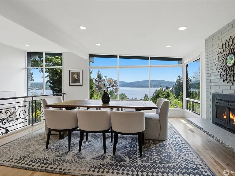 639 W Lake Sammamish Pkwy NE — Photo 3
