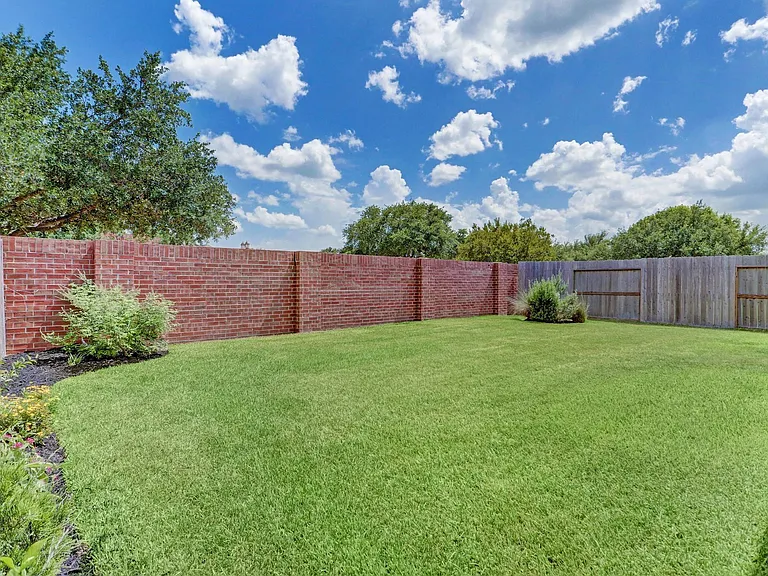 8126 Silverspot Ln — Photo 36