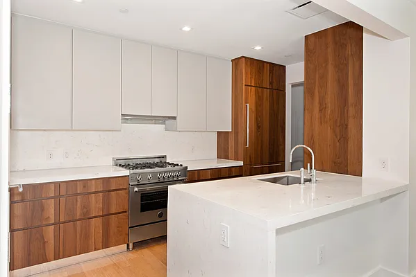 Rented by R New York | media 12