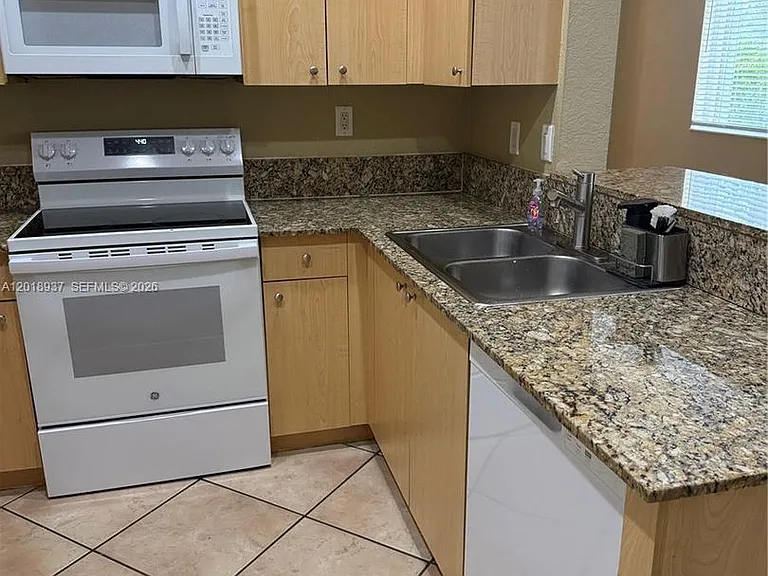 449 Silver Palm Way #449 — Photo 3