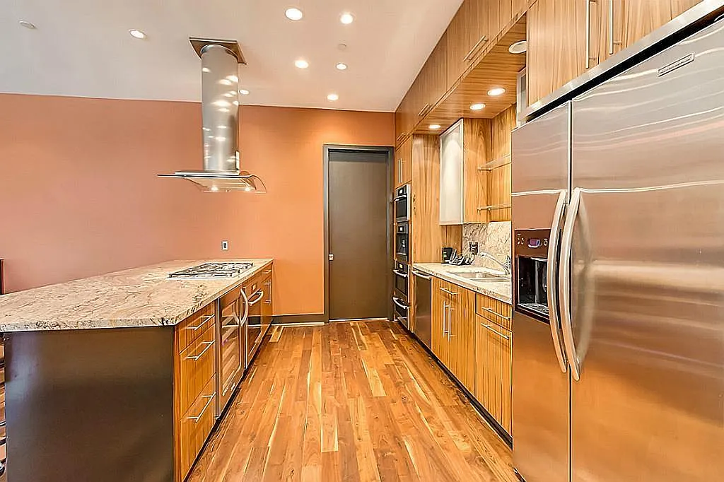 3 bed, 3.5 bath, 2987 sqft, $8,000 — Photo 4