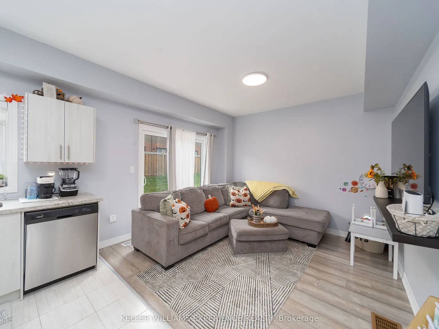 3 bed, $2,400 — Photo 4