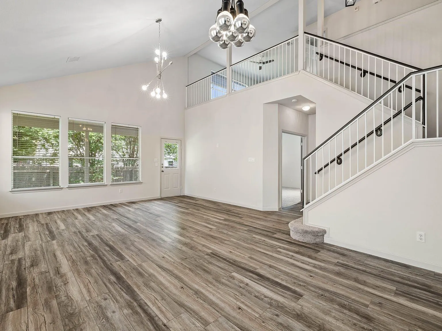 3 bed, 2.5 bath, 2044 sqft, $2,500 — Photo 4