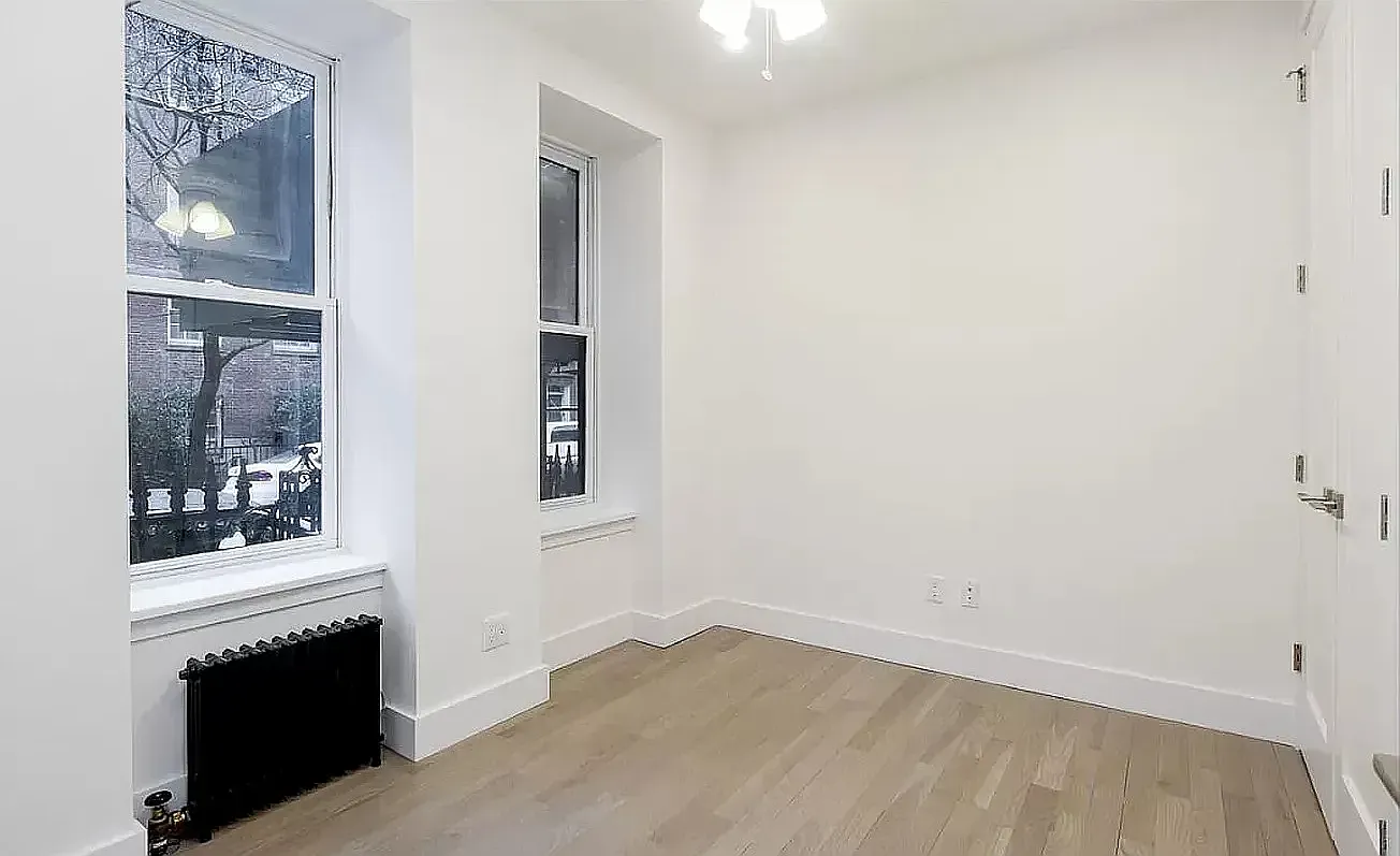 277 W 11th St — Photo 2