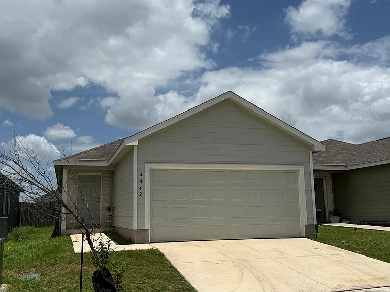 4442 Grassland Pass — Photo 1