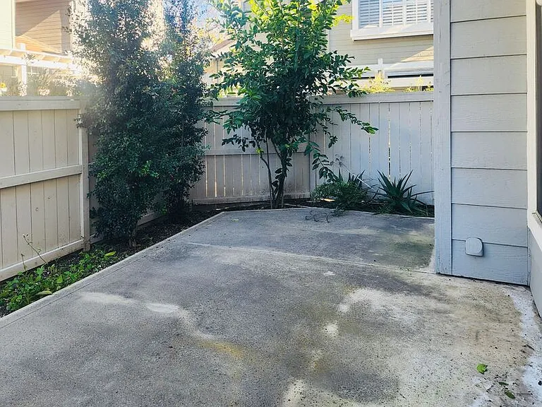 2275 Hawthorne Pl — Photo 30
