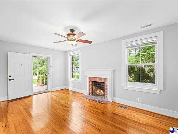 4th image of 919 Kalmia St