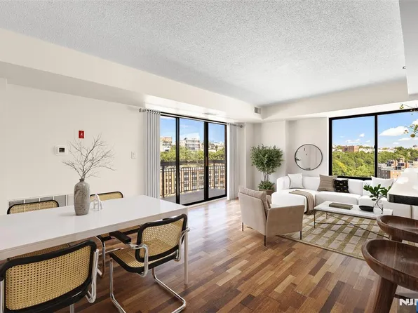 700 1st St APT 12Q, Hoboken, NJ 07030